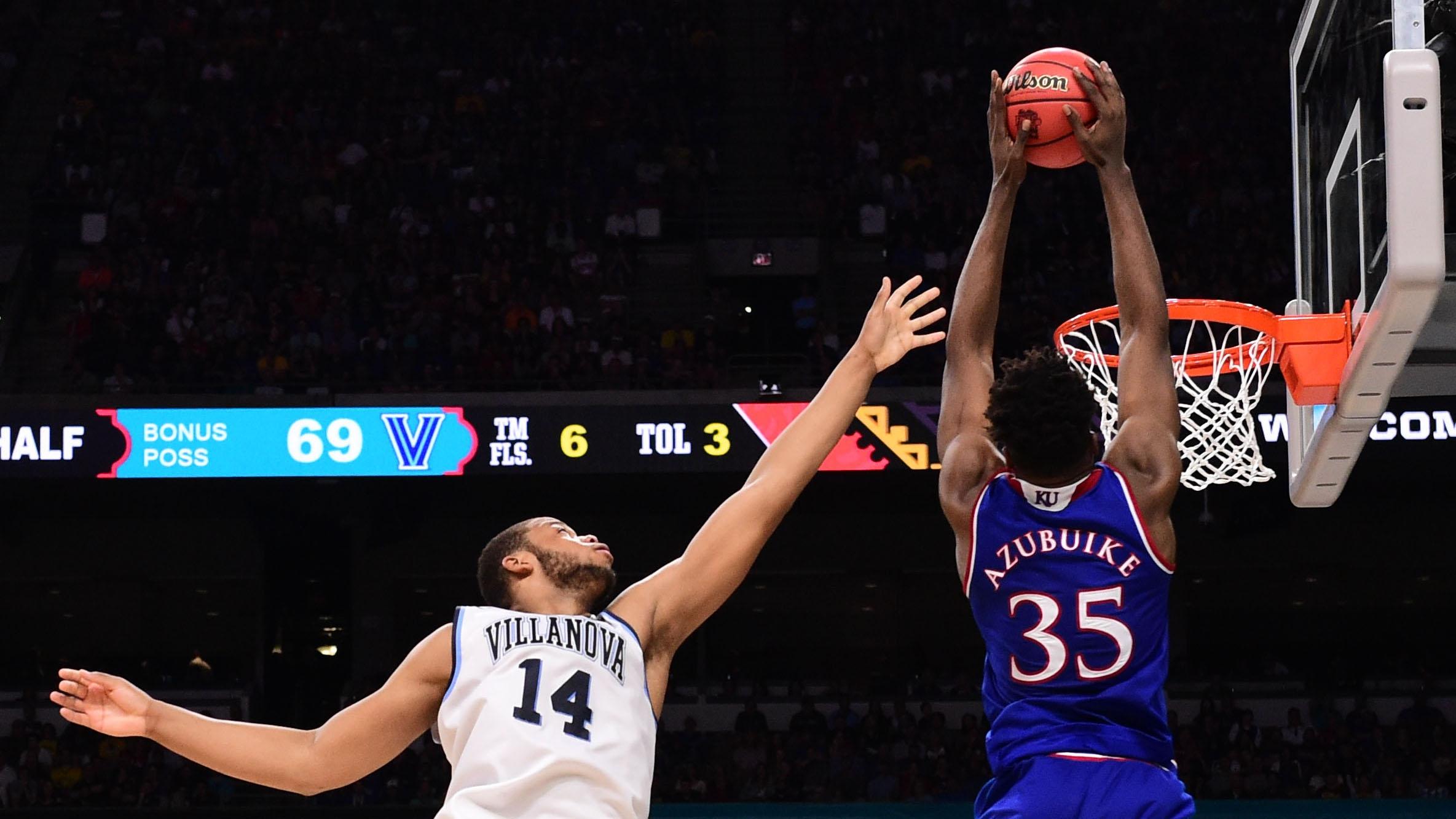 Kansas center Udoka Azubuike dunks against Michigan in the Final Four