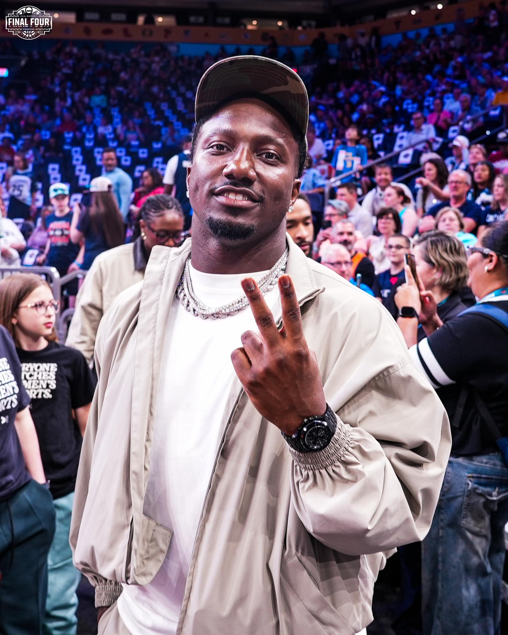 Deebo Samuel in the house for the March Madness women's Final Four