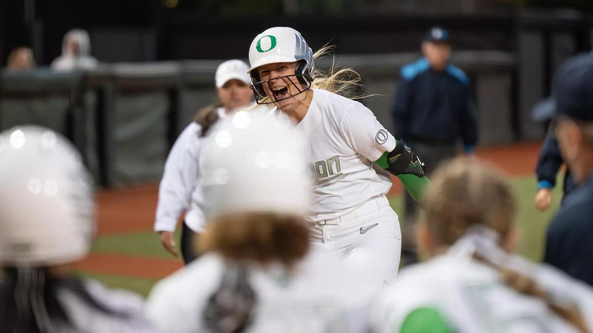 Emma Cox plays for Oregon